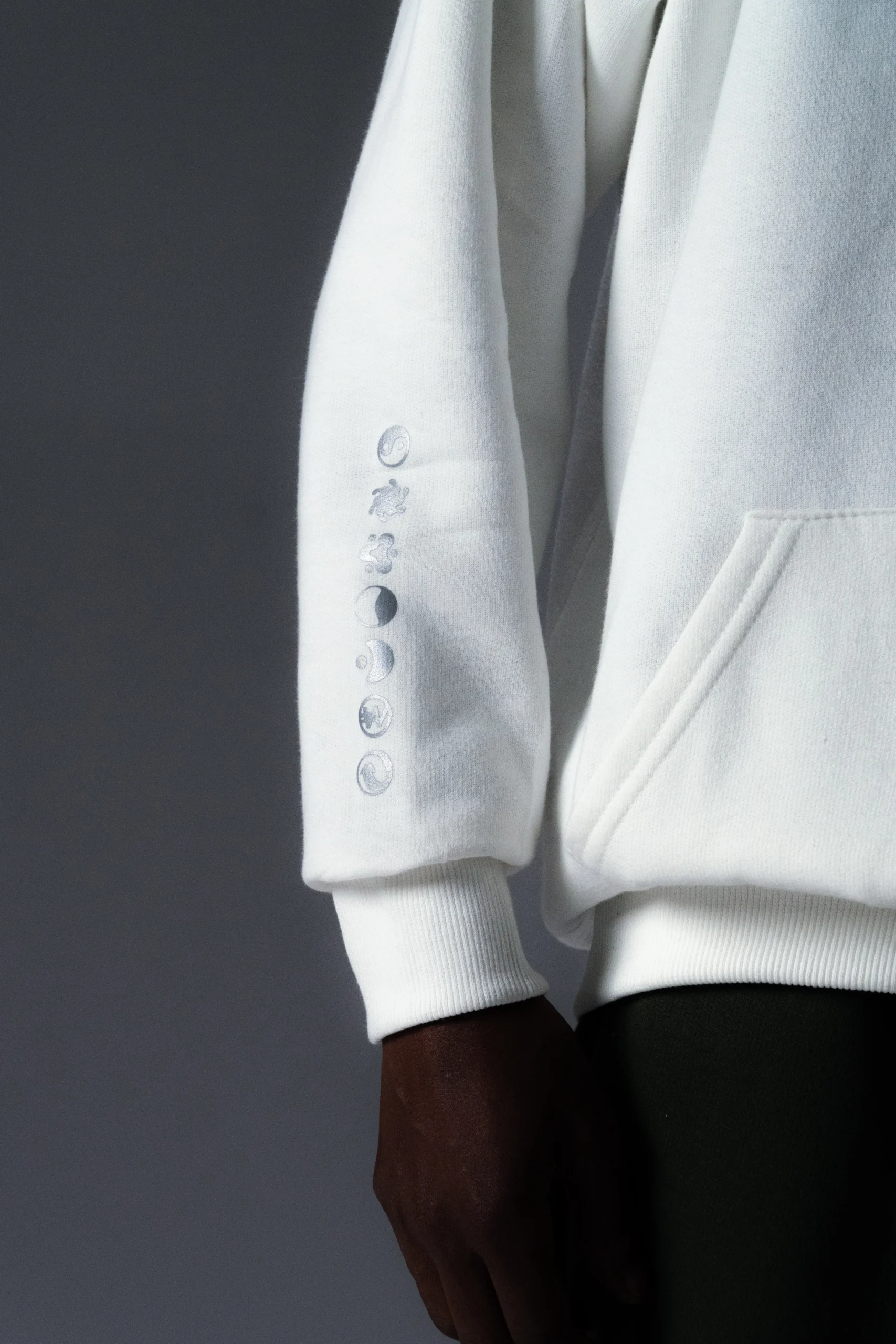 Classic Kangaroo Hoodie- Dois Lados - Image 6